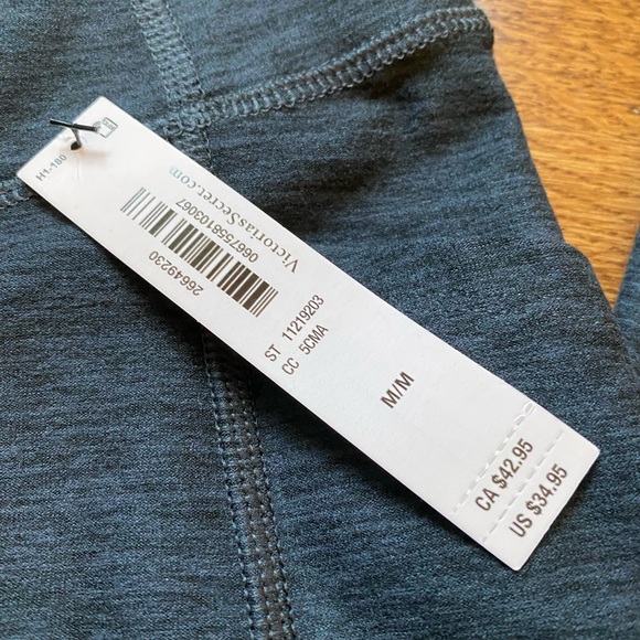 VS Essential High-Rise Capri Leggings - Picture 2 of 3